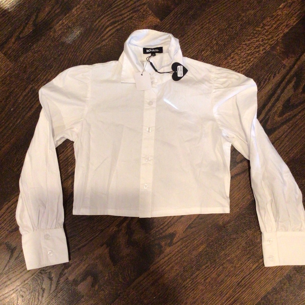 Fashion-nova - white cropped buttonup featuring puff sleeves and a sharp collard